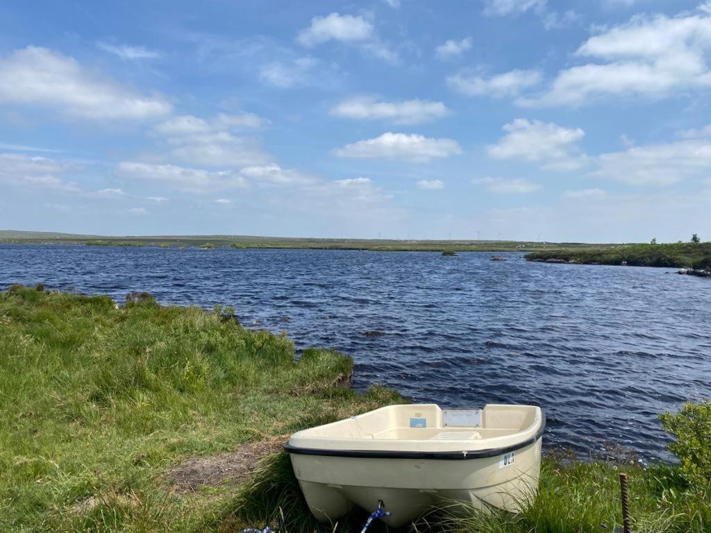 Loch Nuala Apartment Galway Bagian luar foto
